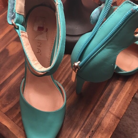 Heels - Picture 2 of 3